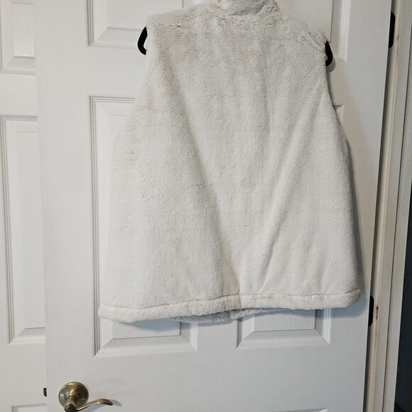 White Winter Vest **See photos for measurements** Large -XL - Picture 2 of 12